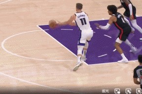 普林斯顿再现！穆雷分球德罗赞 后者不停球背传助攻小萨上篮得手