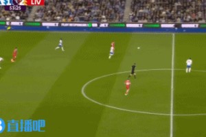 多项纪录在眼前！萨拉赫近距离半空门包抄踢偏！仰天懊恼😩