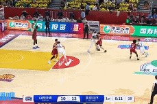 😎内线大魔王！周琦篮下吃饼双手挂筐暴扣