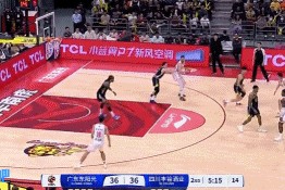 热得发烫！伯克追身三分洞穿篮心率队反超 广东最多落后13分