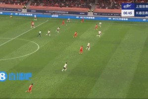 神扑！古斯塔沃点球点附近左脚怒射，被吴亚珂奋力扑出