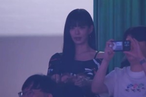 HLEvsGEN决胜局战歌起！赛前LCK官方镜头给到HLE观赛团长彩煐🕶️