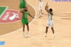 小巴里-布朗传球送个人第3个失误 威尔斯反击拉杆上篮打停广厦！