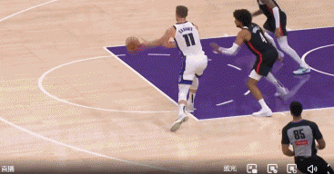 普林斯顿再现！穆雷分球德罗赞 后者不停球背传助攻小萨上篮得手