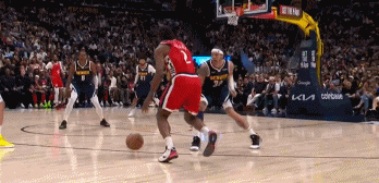 🥶无情冷血！小卡追身三分干拔再中&目前已13中12砍下32分！