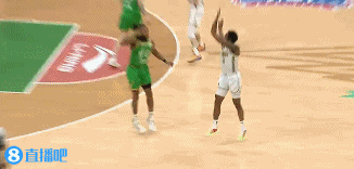 小巴里-布朗传球送个人第3个失误 威尔斯反击拉杆上篮打停广厦！