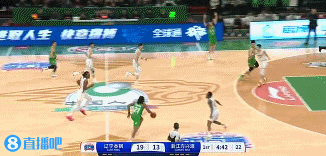 小巴里-布朗传球送个人第3个失误 威尔斯反击拉杆上篮打停广厦！